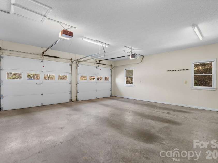 114 Little Sugar Lane, Sugar Mountain, NC 28604.  MLS# CAR4364109, YatesRealty ID 9852. 