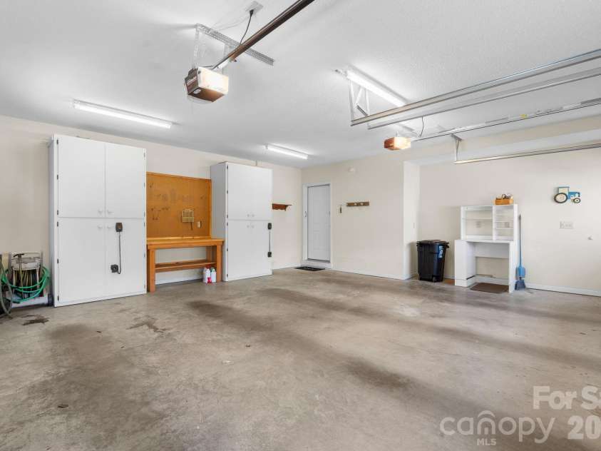114 Little Sugar Lane, Sugar Mountain, NC 28604.  MLS# CAR4364109, YatesRealty ID 9852. 