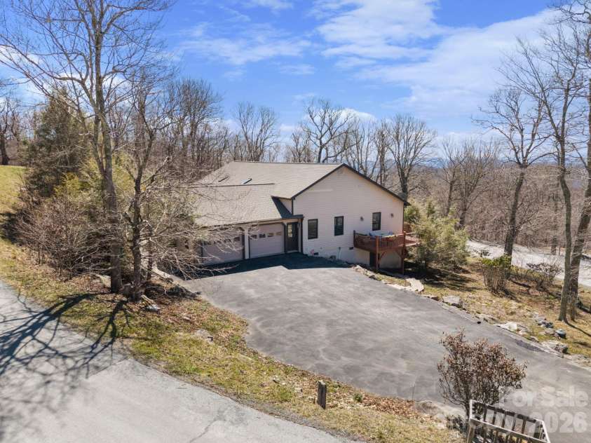 114 Little Sugar Lane, Sugar Mountain, NC 28604.  MLS# CAR4364109, YatesRealty ID 9852. 