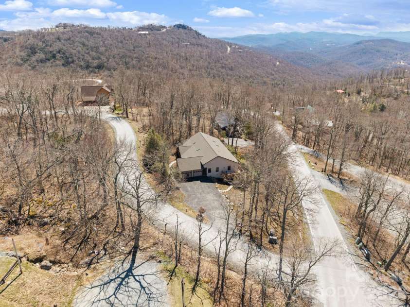 114 Little Sugar Lane, Sugar Mountain, NC 28604.  MLS# CAR4364109, YatesRealty ID 9852. 