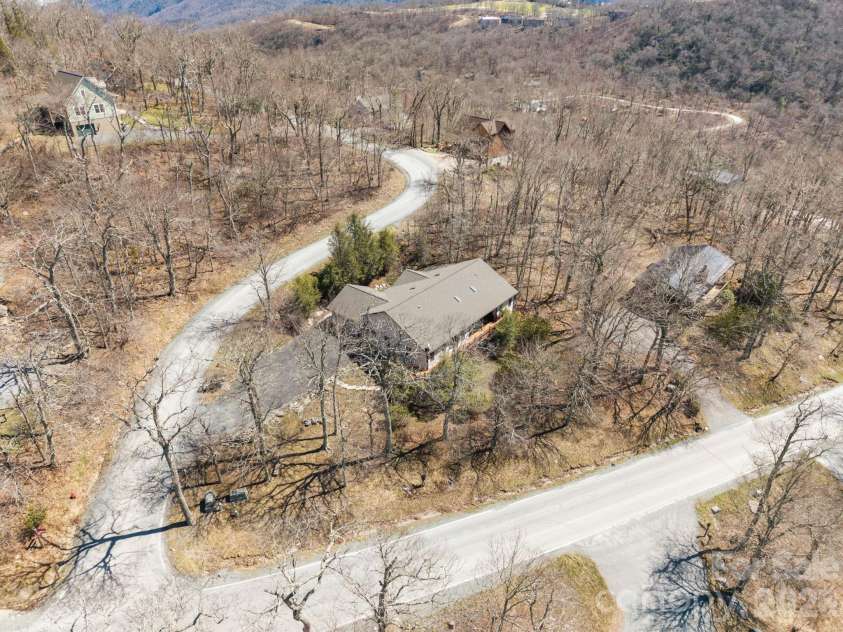114 Little Sugar Lane, Sugar Mountain, NC 28604.  MLS# CAR4364109, YatesRealty ID 9852. 