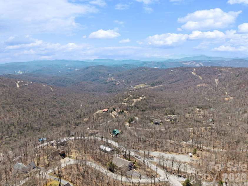 114 Little Sugar Lane, Sugar Mountain, NC 28604.  MLS# CAR4364109, YatesRealty ID 9852. 