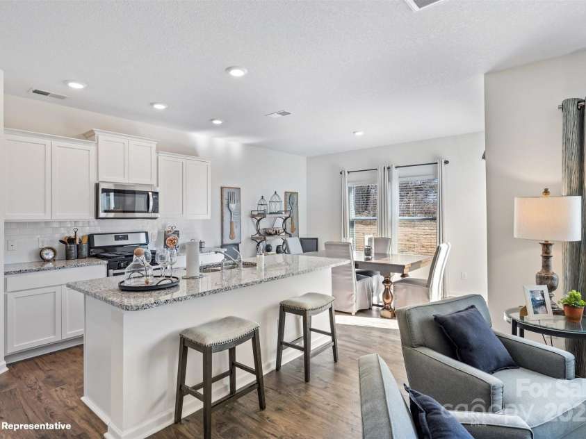 502 13th Avenue Drive, Hickory, NC 28601.  MLS# CAR4254209, YatesRealty ID 9852. 