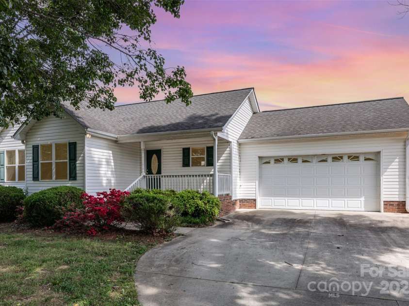 4751 Kemp Dellinger Road, Maiden, NC 28650.  MLS# CAR4254221, YatesRealty ID 9856. 