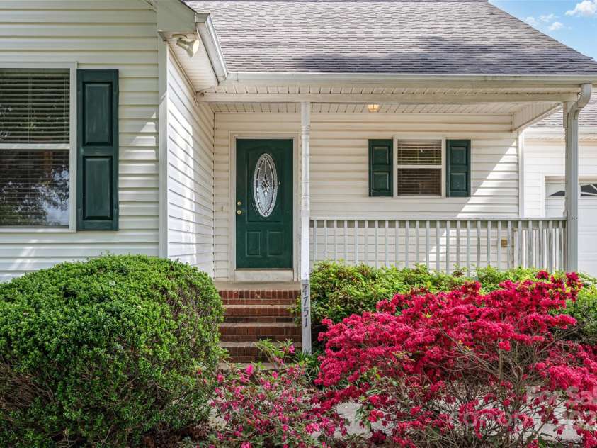 4751 Kemp Dellinger Road, Maiden, NC 28650.  MLS# CAR4254221, YatesRealty ID 9856. 