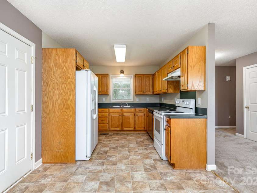 4751 Kemp Dellinger Road, Maiden, NC 28650.  MLS# CAR4254221, YatesRealty ID 9856. 