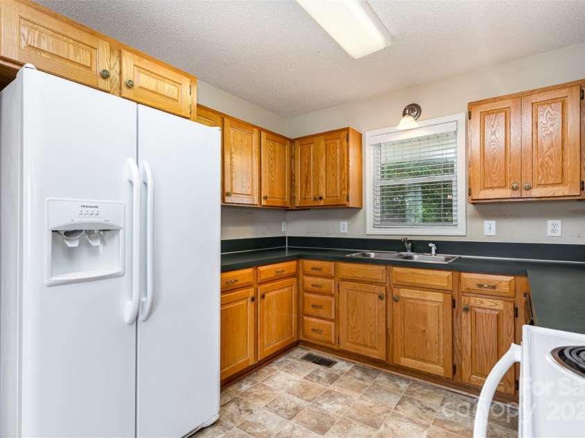 4751 Kemp Dellinger Road, Maiden, NC 28650.  MLS# CAR4254221, YatesRealty ID 9856. 