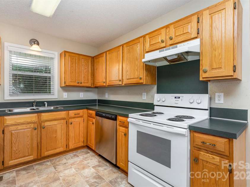 4751 Kemp Dellinger Road, Maiden, NC 28650.  MLS# CAR4254221, YatesRealty ID 9856. 