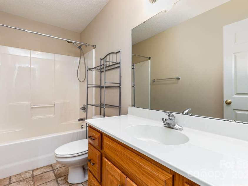 4751 Kemp Dellinger Road, Maiden, NC 28650.  MLS# CAR4254221, YatesRealty ID 9856. 