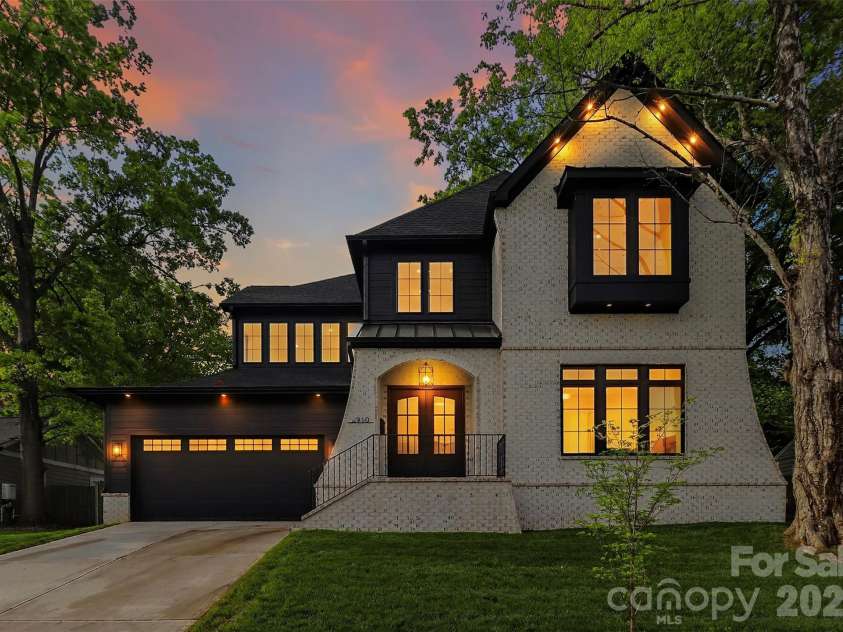 910 Everett Place, Charlotte, NC 28205.  MLS# CAR4365296, YatesRealty ID 9856. 