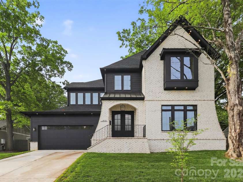910 Everett Place, Charlotte, NC 28205.  MLS# CAR4365296, YatesRealty ID 9856. 