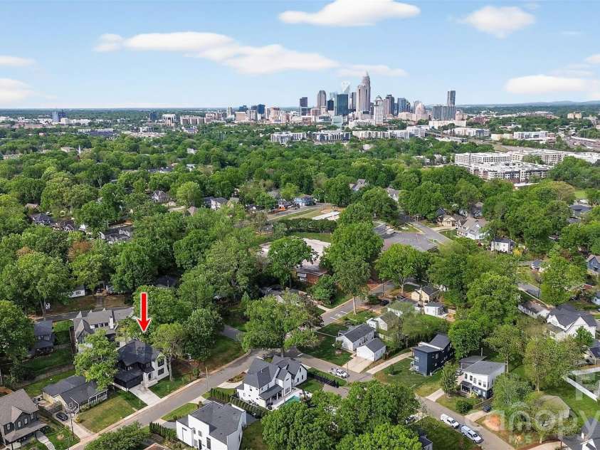 910 Everett Place, Charlotte, NC 28205.  MLS# CAR4365296, YatesRealty ID 9856. 