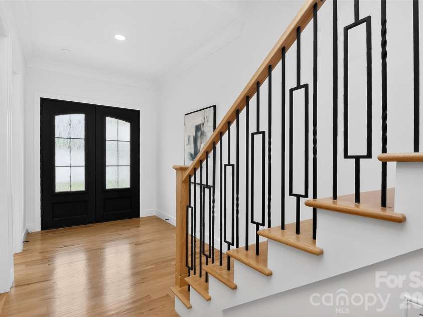 910 Everett Place, Charlotte, NC 28205.  MLS# CAR4365296, YatesRealty ID 9856. 