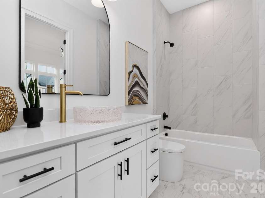 910 Everett Place, Charlotte, NC 28205.  MLS# CAR4365296, YatesRealty ID 9856. 