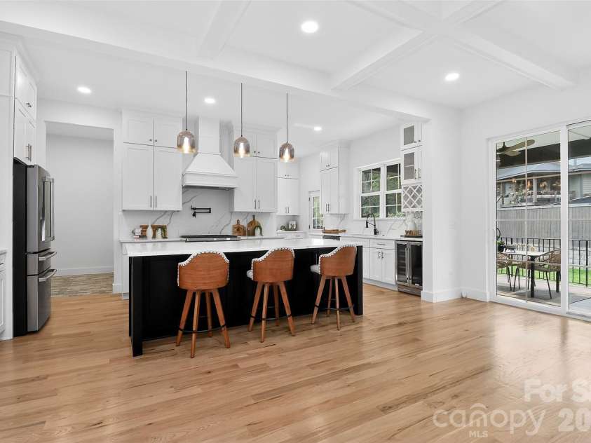 910 Everett Place, Charlotte, NC 28205.  MLS# CAR4365296, YatesRealty ID 9856. 