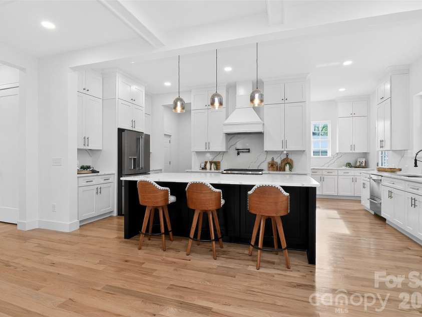910 Everett Place, Charlotte, NC 28205.  MLS# CAR4365296, YatesRealty ID 9856. 