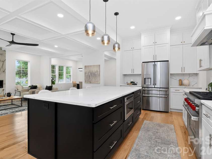 910 Everett Place, Charlotte, NC 28205.  MLS# CAR4365296, YatesRealty ID 9856. 