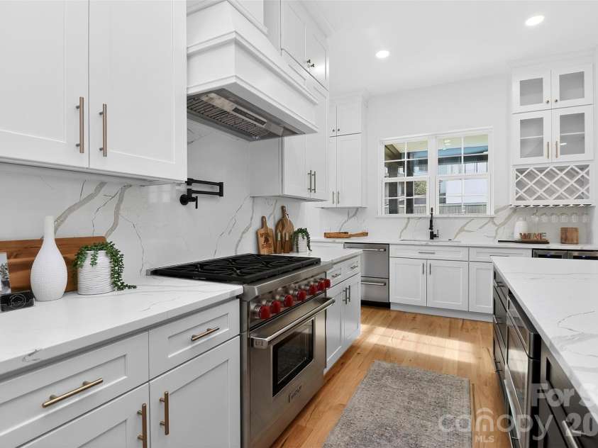 910 Everett Place, Charlotte, NC 28205.  MLS# CAR4365296, YatesRealty ID 9856. 
