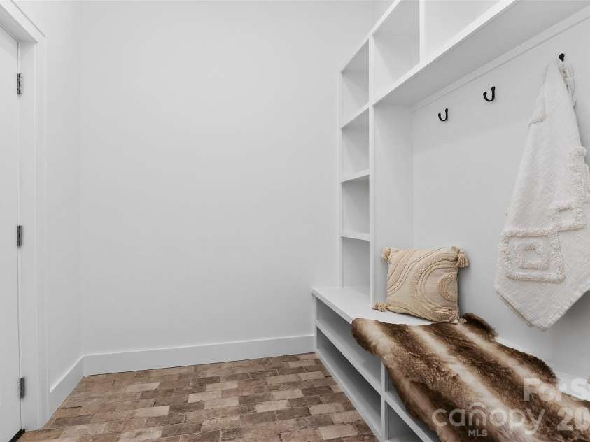 910 Everett Place, Charlotte, NC 28205.  MLS# CAR4365296, YatesRealty ID 9856. 