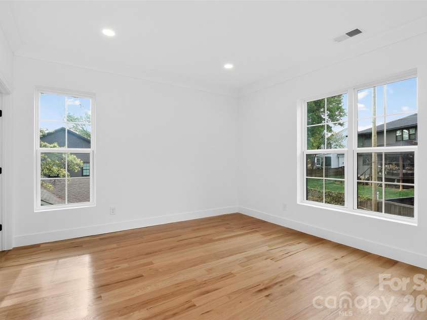 910 Everett Place, Charlotte, NC 28205.  MLS# CAR4365296, YatesRealty ID 9856. 