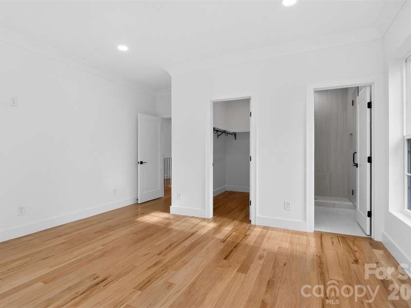 910 Everett Place, Charlotte, NC 28205.  MLS# CAR4365296, YatesRealty ID 9856. 