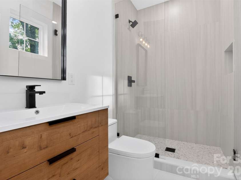910 Everett Place, Charlotte, NC 28205.  MLS# CAR4365296, YatesRealty ID 9856. 