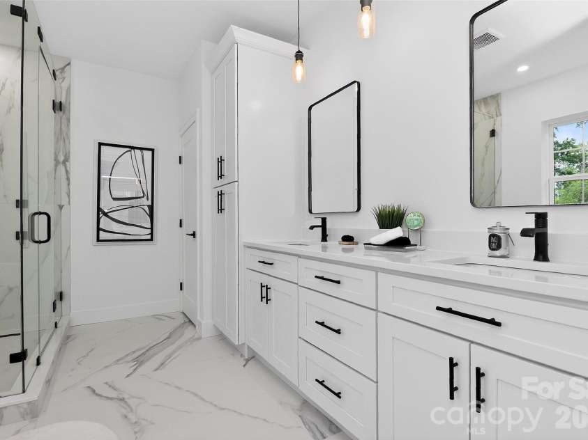 910 Everett Place, Charlotte, NC 28205.  MLS# CAR4365296, YatesRealty ID 9856. 