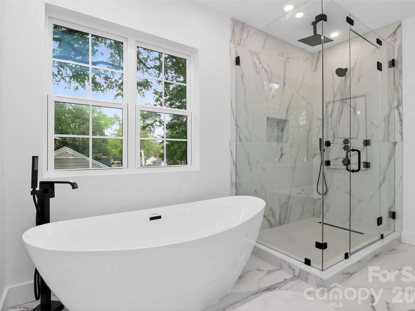 910 Everett Place, Charlotte, NC 28205.  MLS# CAR4365296, YatesRealty ID 9856. 