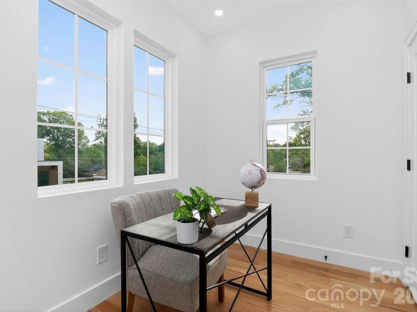 910 Everett Place, Charlotte, NC 28205.  MLS# CAR4365296, YatesRealty ID 9856. 