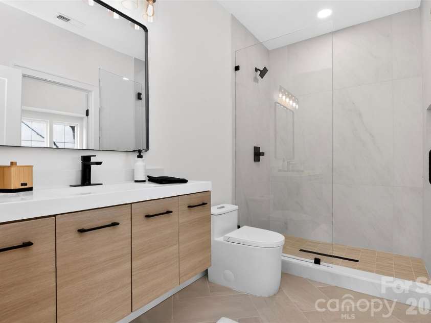 910 Everett Place, Charlotte, NC 28205.  MLS# CAR4365296, YatesRealty ID 9856. 