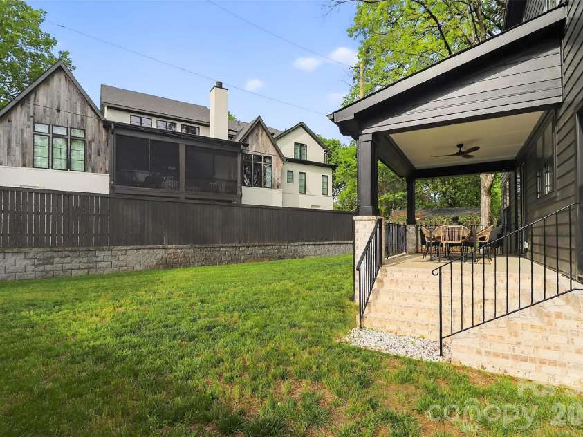 910 Everett Place, Charlotte, NC 28205.  MLS# CAR4365296, YatesRealty ID 9856. 
