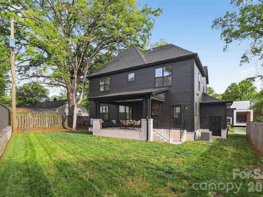 910 Everett Place, Charlotte, NC 28205.  MLS# CAR4365296, YatesRealty ID 9856. 