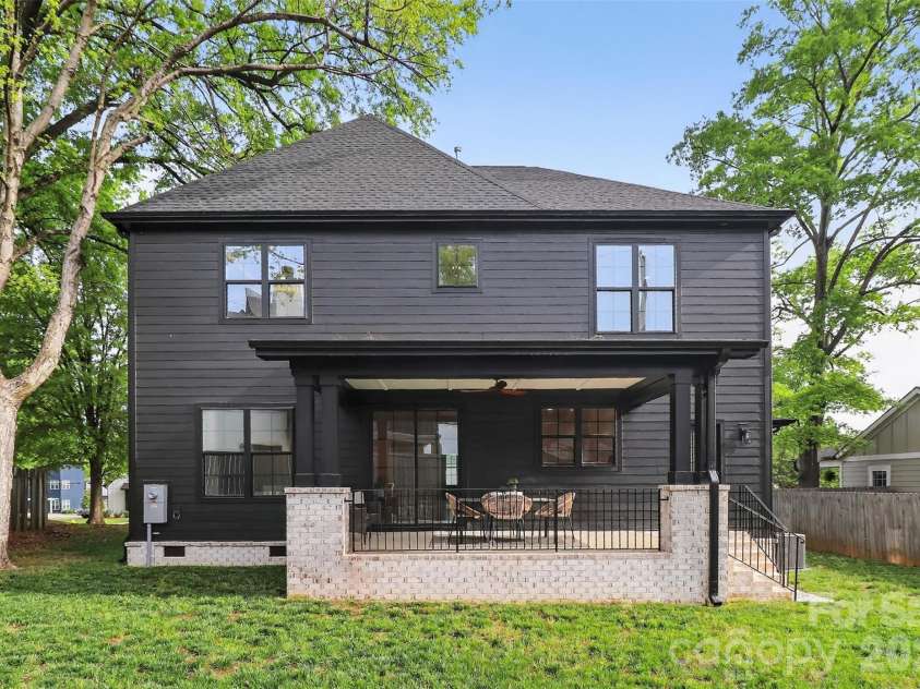 910 Everett Place, Charlotte, NC 28205.  MLS# CAR4365296, YatesRealty ID 9856. 