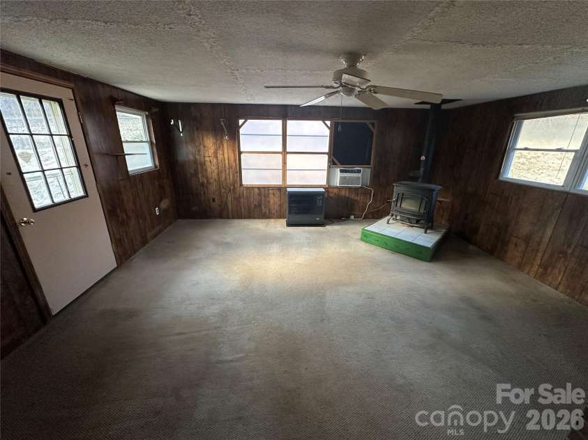 129 Ridgecrest Avenue, Marble, NC 28905.  MLS# CAR4352197, YatesRealty ID 9858. Den