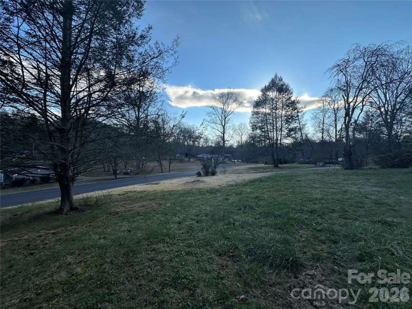 129 Ridgecrest Avenue, Marble, NC 28905.  MLS# CAR4352197, YatesRealty ID 9858. Frontyard