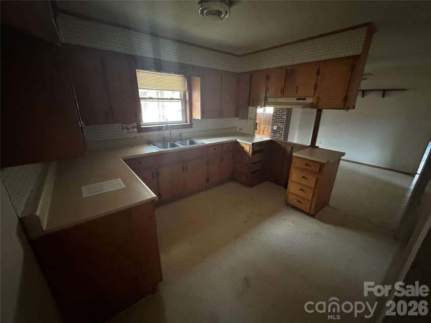 129 Ridgecrest Avenue, Marble, NC 28905.  MLS# CAR4352197, YatesRealty ID 9858. Kitchen