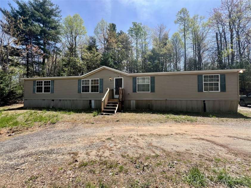 343 Daytona Lane, Saluda, NC 28773.  MLS# CAR4253857, YatesRealty ID 9858. 343 Daytona Lane Saluda, NC