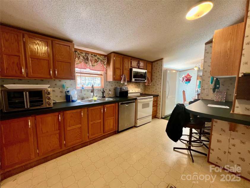 343 Daytona Lane, Saluda, NC 28773.  MLS# CAR4253857, YatesRealty ID 9858. Amble Cabinet Storage