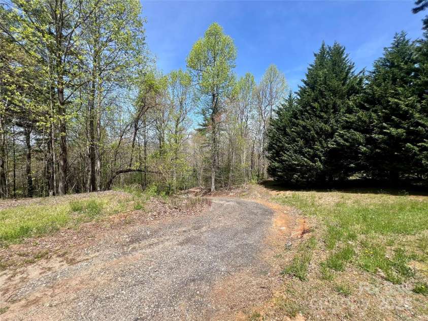 343 Daytona Lane, Saluda, NC 28773.  MLS# CAR4253857, YatesRealty ID 9858. Driveway and Front Yard