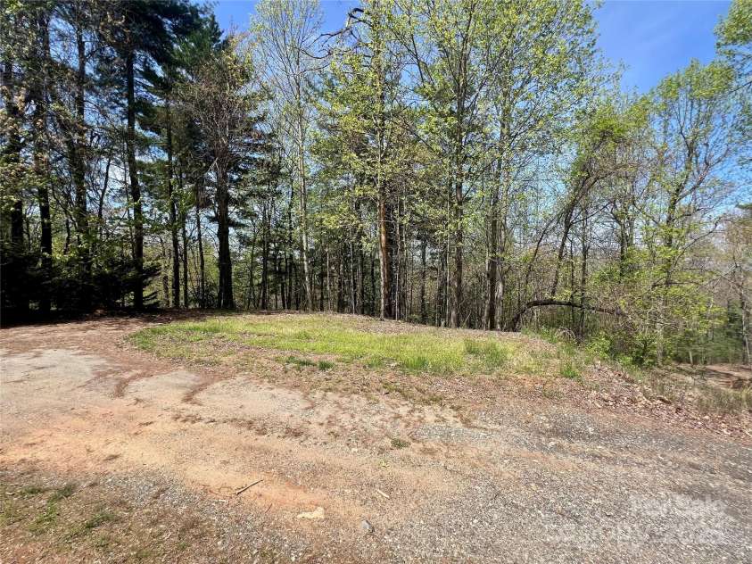 343 Daytona Lane, Saluda, NC 28773.  MLS# CAR4253857, YatesRealty ID 9858. Driveway and Front Yard