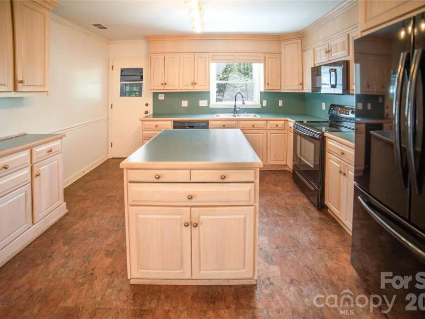 414 Patton Street, Morganton, NC 28655.  MLS# CAR4367437, YatesRealty ID 9859. 