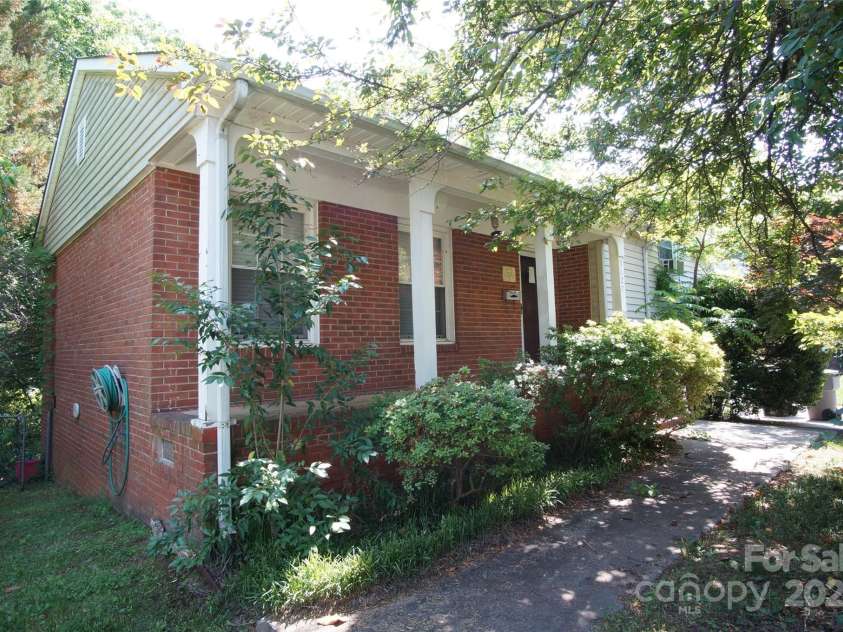 5127 Murrayhill Road, Charlotte, NC 28210.  MLS# CAR4254016, YatesRealty ID 9859. 