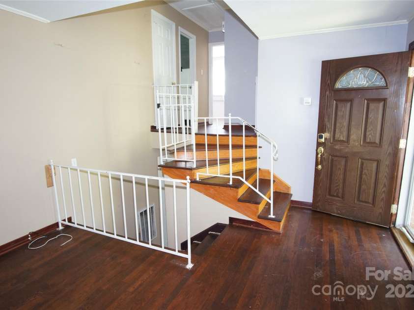 5127 Murrayhill Road, Charlotte, NC 28210.  MLS# CAR4254016, YatesRealty ID 9859. 