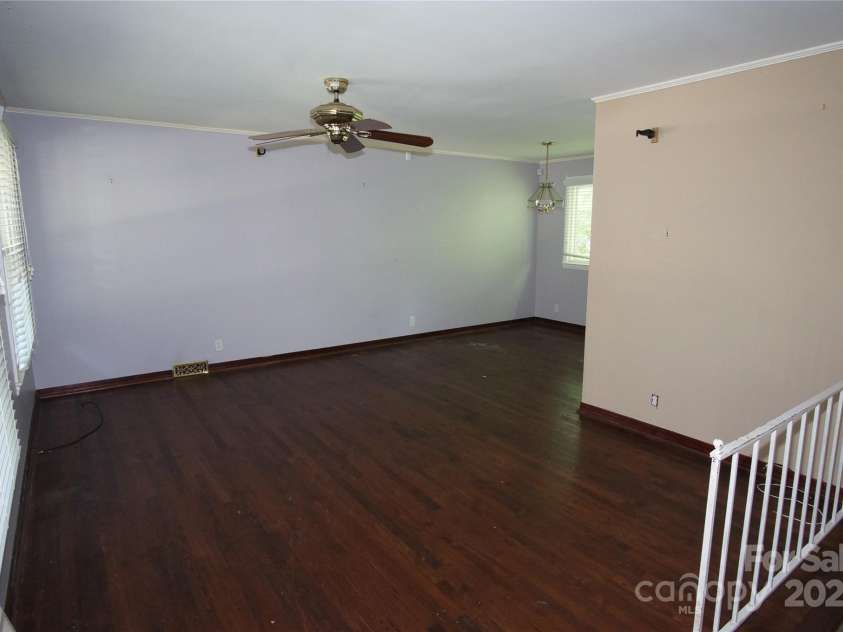 5127 Murrayhill Road, Charlotte, NC 28210.  MLS# CAR4254016, YatesRealty ID 9859. 