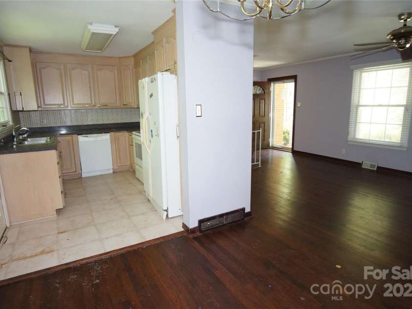 5127 Murrayhill Road, Charlotte, NC 28210.  MLS# CAR4254016, YatesRealty ID 9859. 