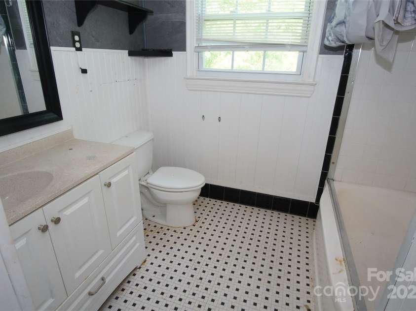 5127 Murrayhill Road, Charlotte, NC 28210.  MLS# CAR4254016, YatesRealty ID 9859. 