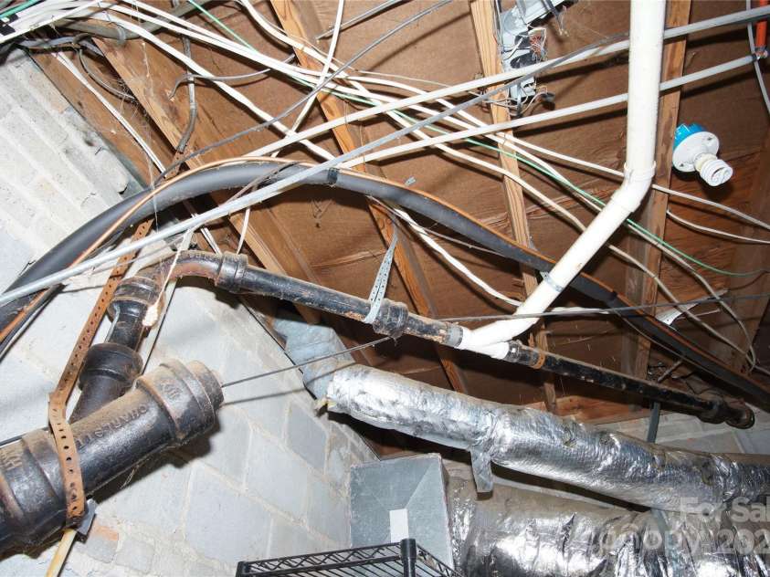 5127 Murrayhill Road, Charlotte, NC 28210.  MLS# CAR4254016, YatesRealty ID 9859. 