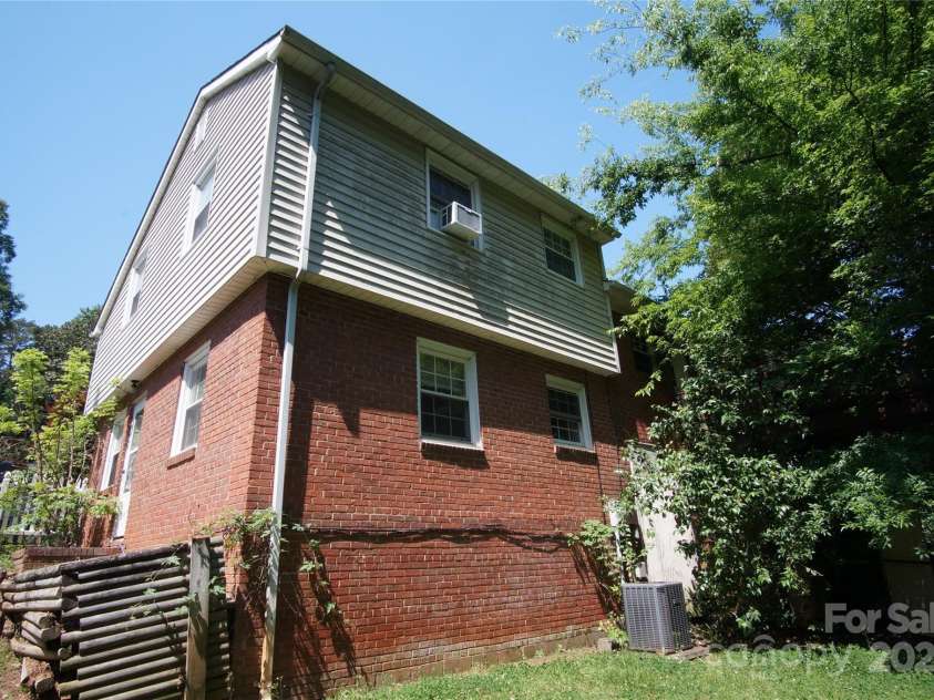 5127 Murrayhill Road, Charlotte, NC 28210.  MLS# CAR4254016, YatesRealty ID 9859. 