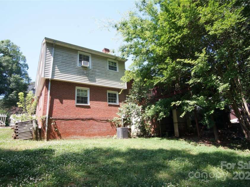 5127 Murrayhill Road, Charlotte, NC 28210.  MLS# CAR4254016, YatesRealty ID 9859. 