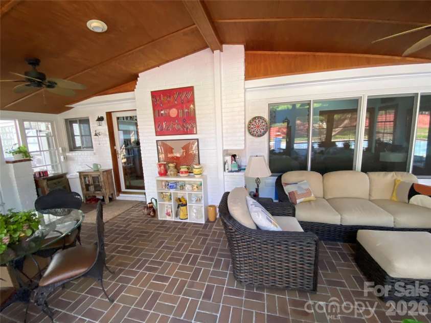 1330 Cedar Lane, Charlotte, NC 28226.  MLS# CAR4326015, YatesRealty ID 986. 